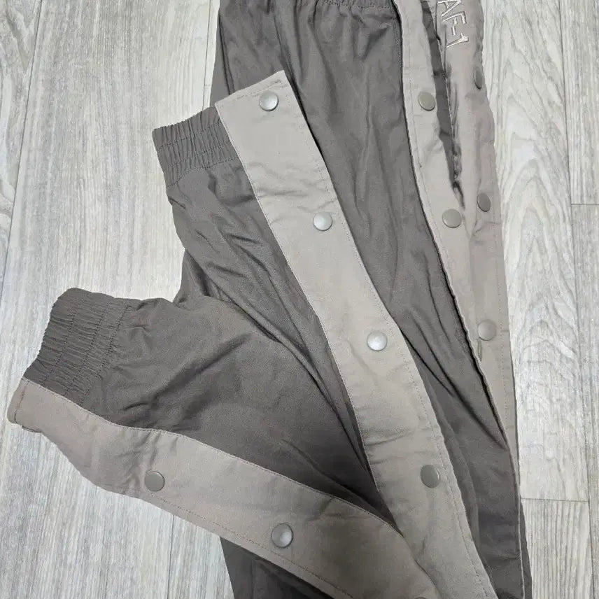 [BUNJANG] Nike AF1 Side Button Track Pants / 나이키 AF1 사이드 버튼 트랙 팬츠