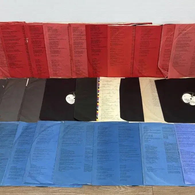 [BUNJANG] The Beatles 66 LP Collection (Blue, Red, Solo Albums) / 비틀즈 lp 66장 다량 모음(블루, 레드, 솔로 앨범 등)