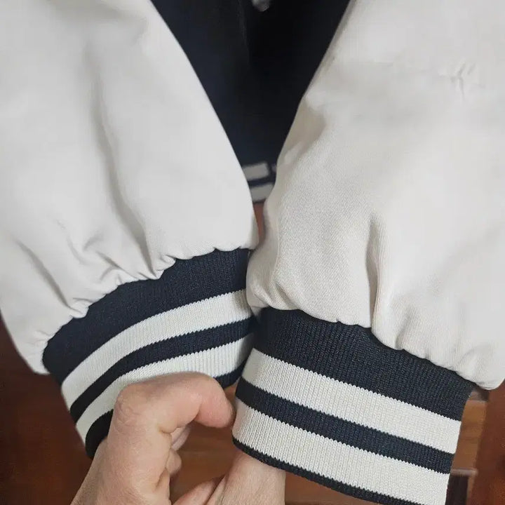 [BUNJANG] Black and White Color Block Cropped Baseball Jacket / 블랙 화이트 배색 야구 점퍼 크롭