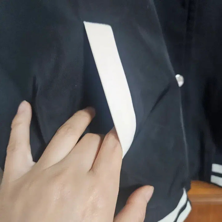 [BUNJANG] Black and White Color Block Cropped Baseball Jacket / 블랙 화이트 배색 야구 점퍼 크롭