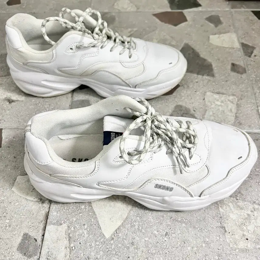 [BUNJANG] SKONO White Lightweight Sneakers (270) / SKONO 스코노 흰색 운동화 가벼운 경량