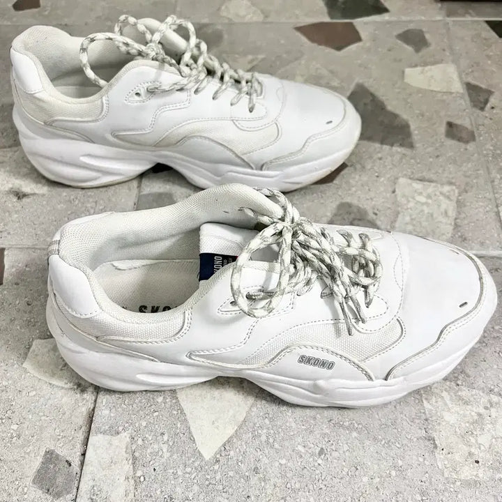 [BUNJANG] SKONO White Lightweight Sneakers (270) / SKONO 스코노 흰색 운동화 가벼운 경량