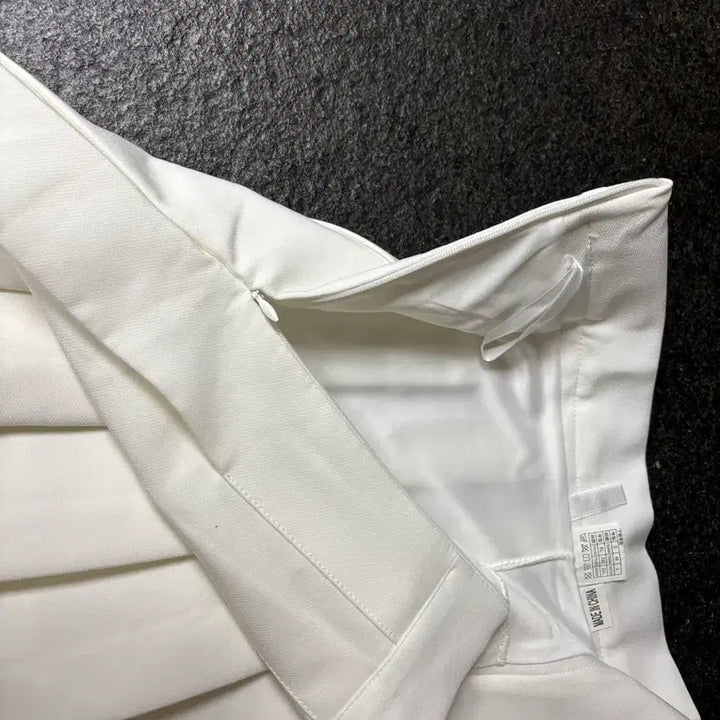 [BUNJANG] White Pleated Tennis Skirt (Size M-L) with Inner Shorts / 화이트 테니스 스커트 플리츠 치마(66~77) 속반바지