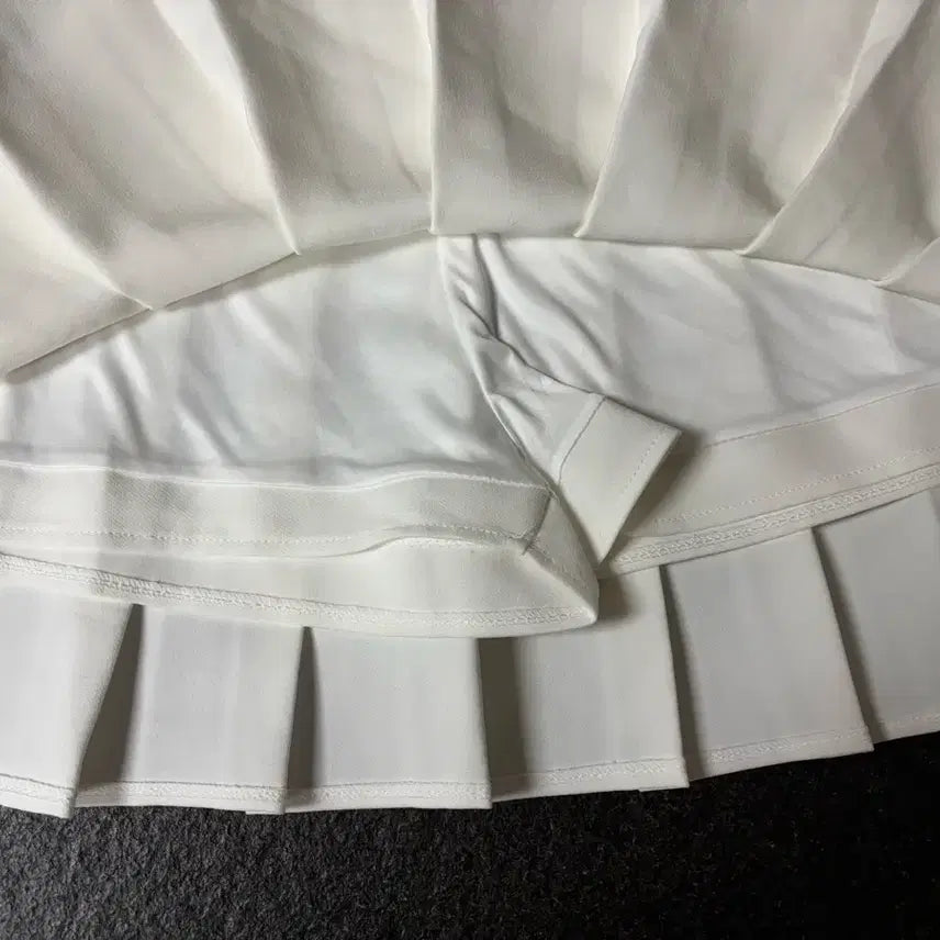 [BUNJANG] White Pleated Tennis Skirt (Size M-L) with Inner Shorts / 화이트 테니스 스커트 플리츠 치마(66~77) 속반바지