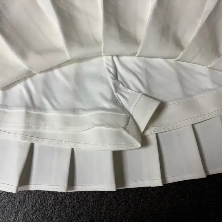 [BUNJANG] White Pleated Tennis Skirt (Size M-L) with Inner Shorts / 화이트 테니스 스커트 플리츠 치마(66~77) 속반바지