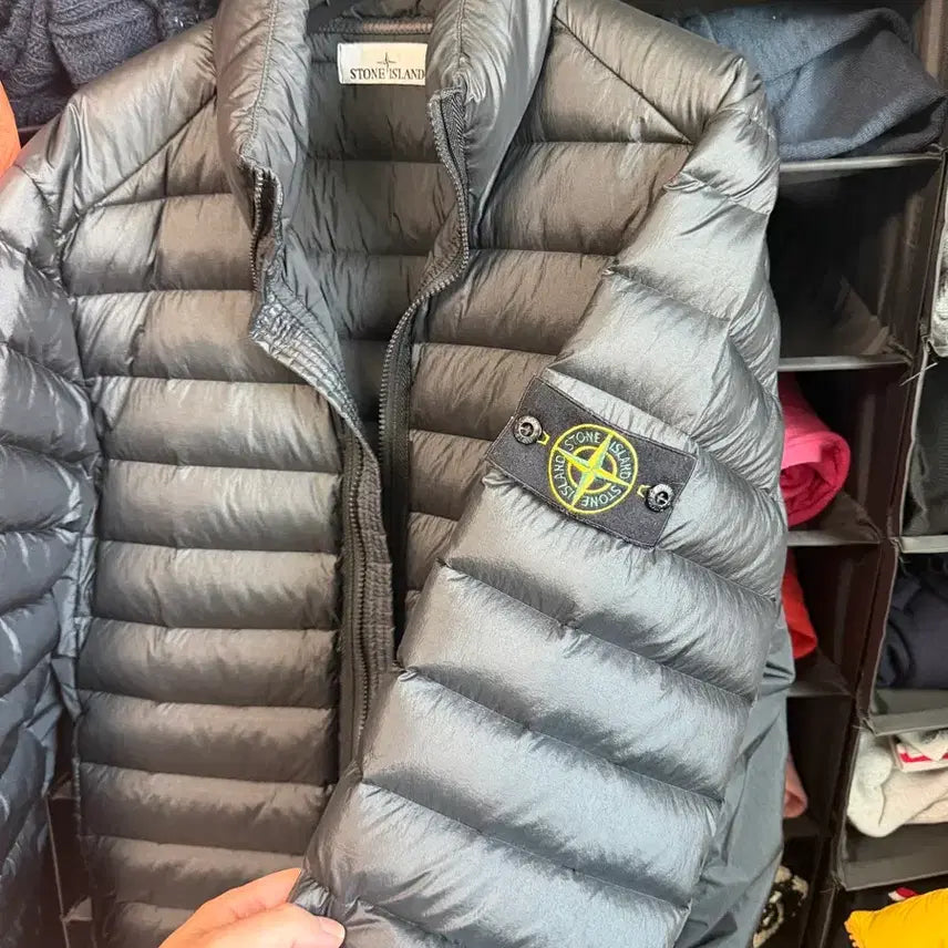 [SOLD OUT] 스톤아일랜드 블랙 경량 l