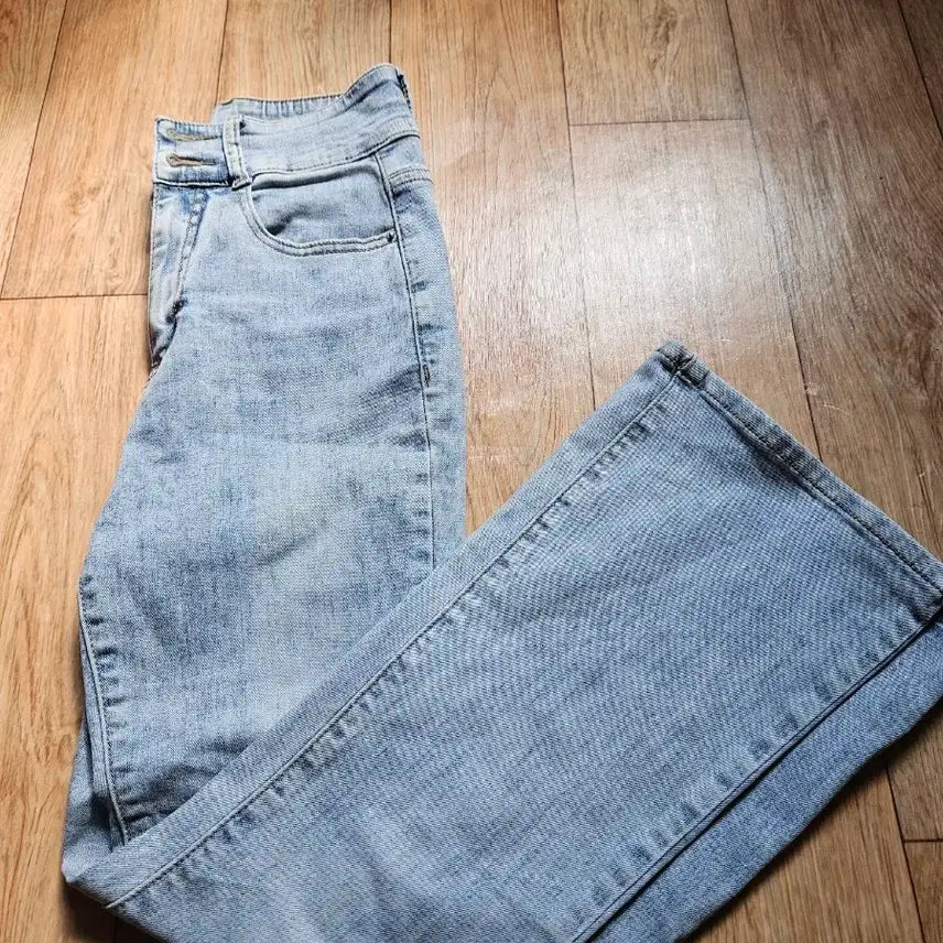 [BUNJANG] S-Size Light Blue Bootcut Jeans / S사이즈 연청 부츠컷 청바지