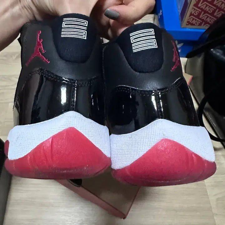 [BUNJANG] Nike Air Jordan 11 Retro Bred Sneakers / 나이키 에어 조던 11 레트로 브레드 240사이즈