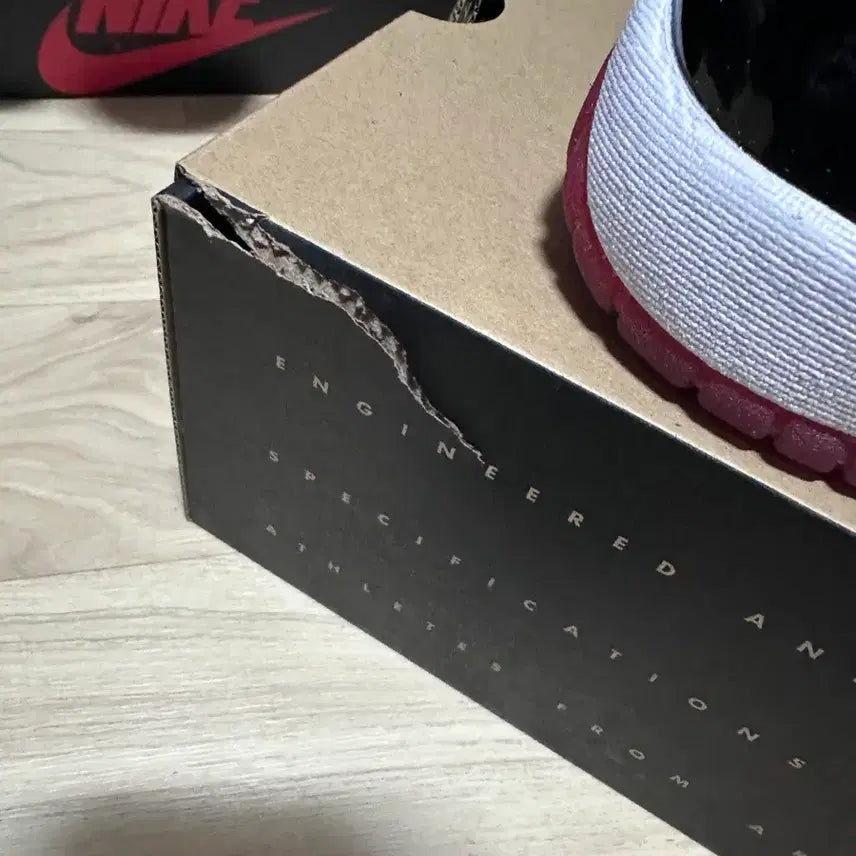 [BUNJANG] Nike Air Jordan 11 Retro Bred Sneakers / 나이키 에어 조던 11 레트로 브레드 240사이즈