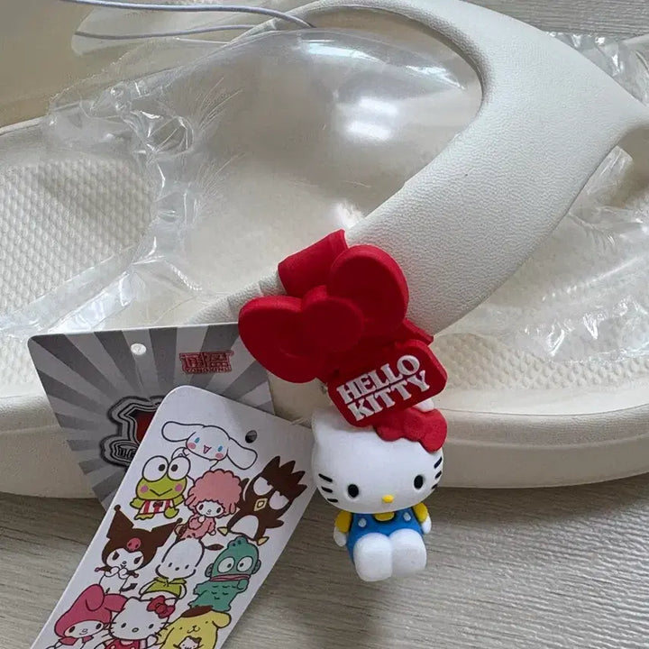 [BUNJANG] Sanrio Hello Kitty Thong Sandals with Keychain / 산리오 230 헬로키티 키링, 흰색 쪼리 슬리퍼 새상품