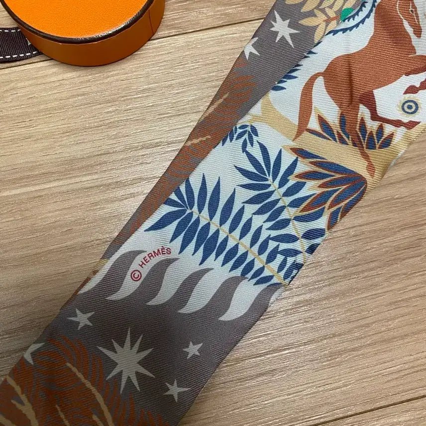 [BUNJANG] Hermès Orpheus Twilly Étoupe Silk Scarf / 에르메스 오르페우스 트윌리 에토프