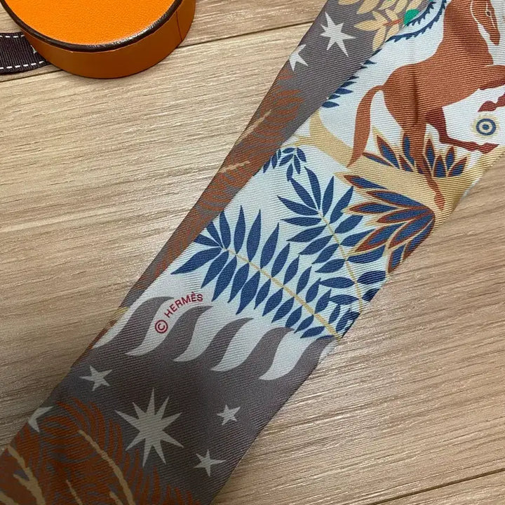 [BUNJANG] Hermès Orpheus Twilly Étoupe Silk Scarf / 에르메스 오르페우스 트윌리 에토프