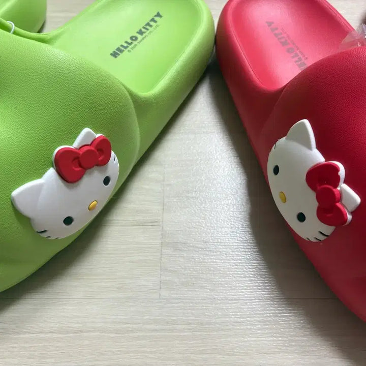 [BUNJANG] Sanrio Hello Kitty Apple Platform Slippers (Green/Red) / 산리오 그린,레드 헬로키티 애플 슬리퍼 통굽 새상품 240,250