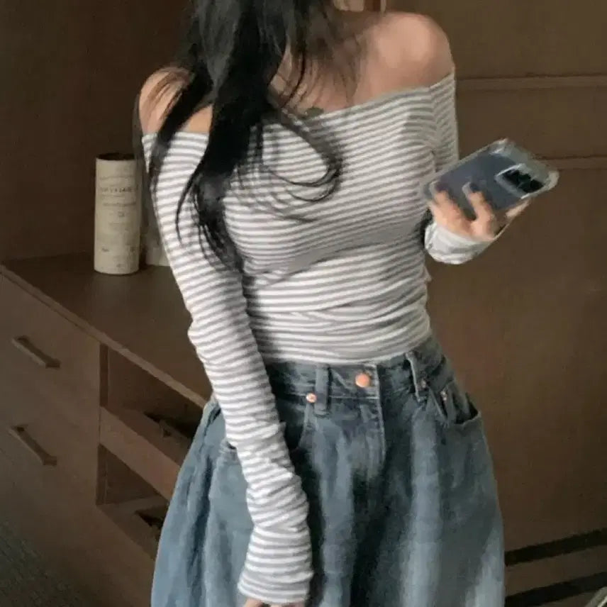 [BUNJANG] Ablly Striped Off-Shoulder Long Sleeve Top / (반택포가격) 에이블리 단가라 오프숄더 긴팔티