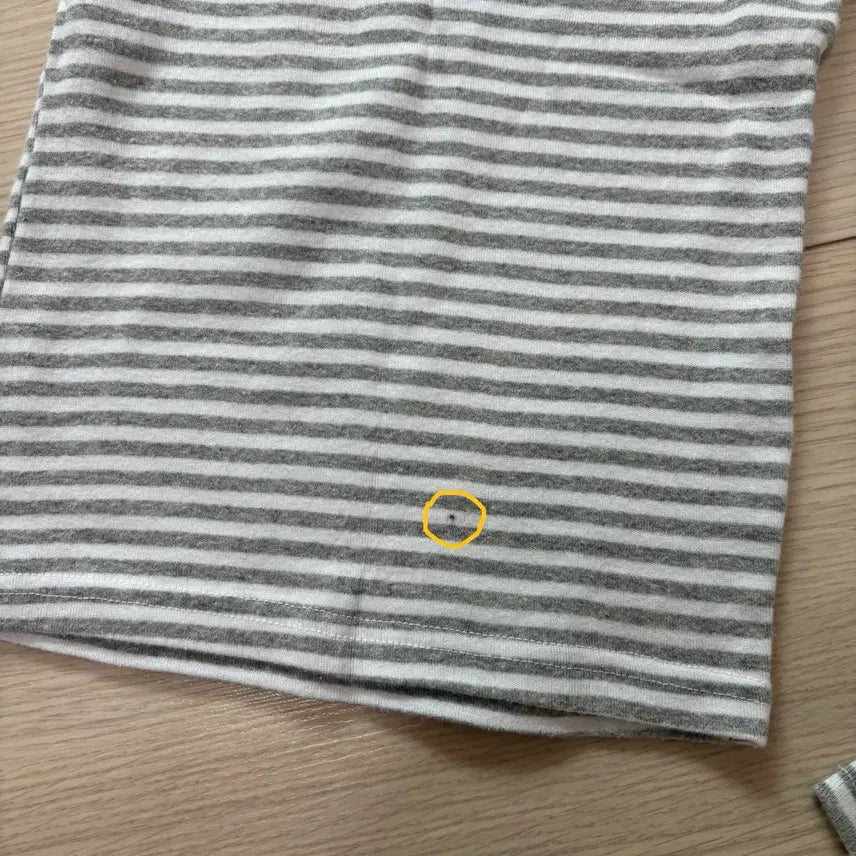 [BUNJANG] Ablly Striped Off-Shoulder Long Sleeve Top / (반택포가격) 에이블리 단가라 오프숄더 긴팔티