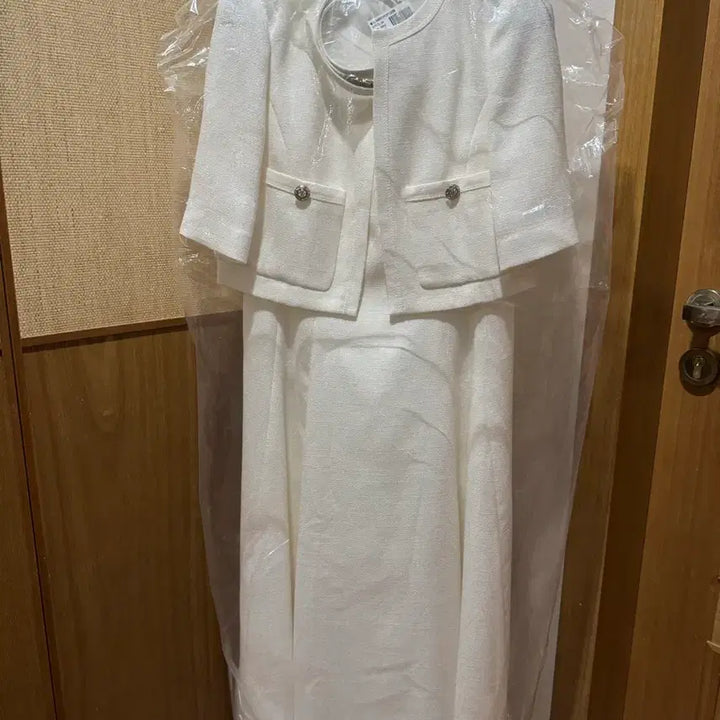 [SOLD OUT] 라인 화이트 반팔 자켓 원피스 (55)