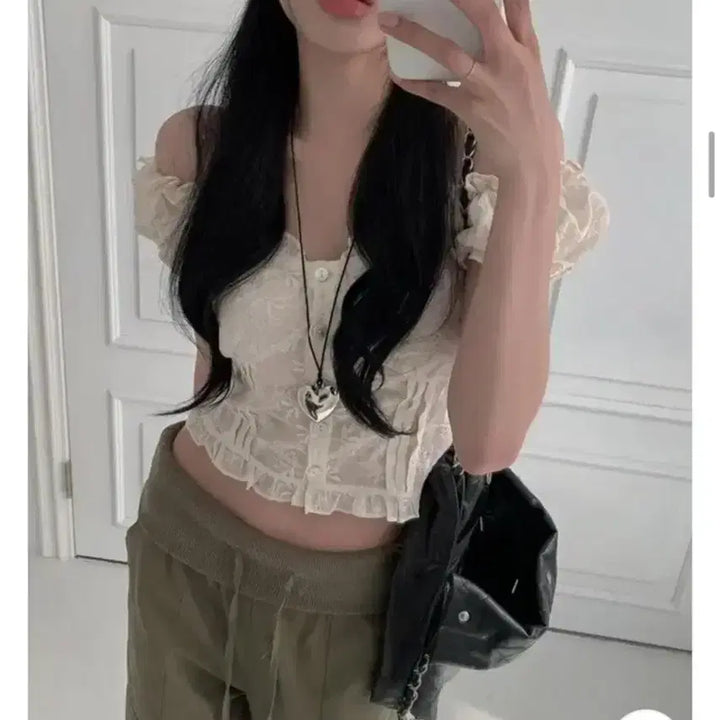 [BUNJANG] Modi Mood Lace Off-Shoulder Blouse / 모디무드 레이스 오프숄더 블라우스