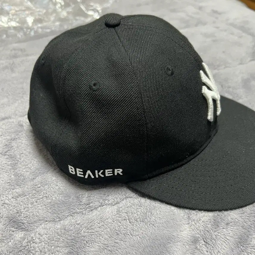 [BUNJANG] New Era x Beaker New York Yankees Collaboration Snapback Hat - Size 2 / 뉴에라 x 비이커 별주 뉴욕양키즈 2사이즈 팝니디