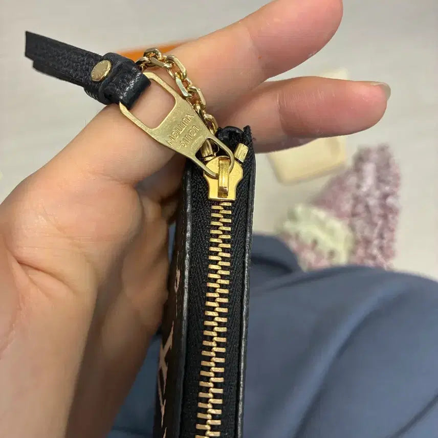 [SOLD OUT] 루이비통 키 파우치 블랙 모노그램