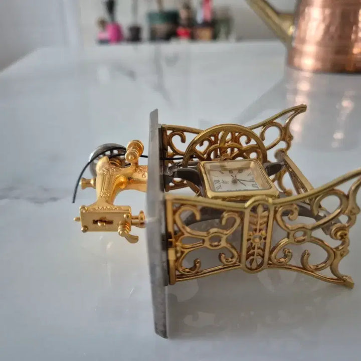 [BUNJANG] Actic Gold Sewing Machine Clock Decor / 미국 액틱 골드 재봉틀  시계 소품