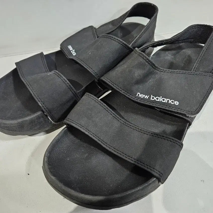 [BUNJANG] New Balance Velcro Sandals - Black - Size 260 / 뉴발란스 블랙 벨크로 샌들260사이즈(124)