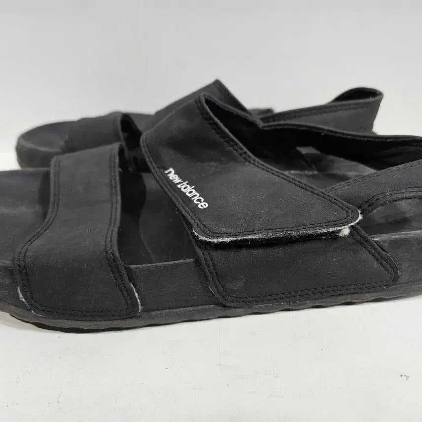 [BUNJANG] New Balance Velcro Sandals - Black - Size 260 / 뉴발란스 블랙 벨크로 샌들260사이즈(124)
