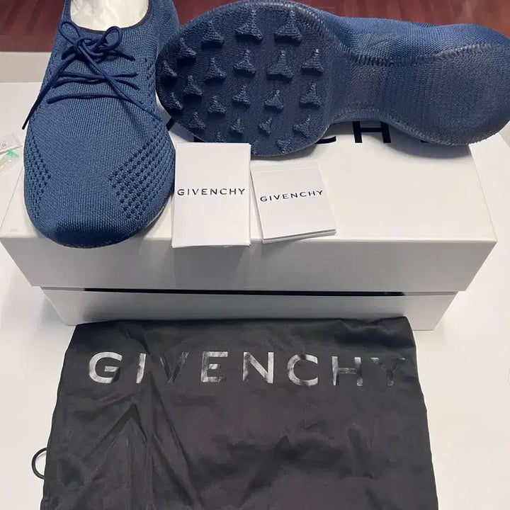 [BUNJANG] Givenchy Knit Sneakers / 지방시 니트 스니커즈