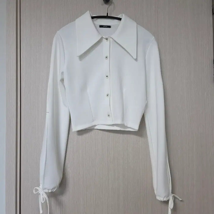 [BUNJANG] Mnem Slit Sleeve Crop Blouse / 므넴 슬릿 슬리브 크롭 블라우스