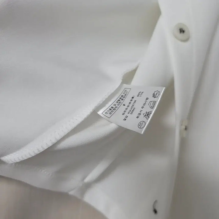 [BUNJANG] Mnem Slit Sleeve Crop Blouse / 므넴 슬릿 슬리브 크롭 블라우스