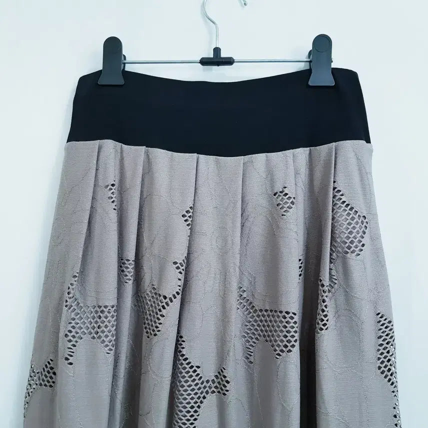 [SOLD OUT] 빈티지 밴딩 펀칭 주름 스판 롱 스커트 여L Q394