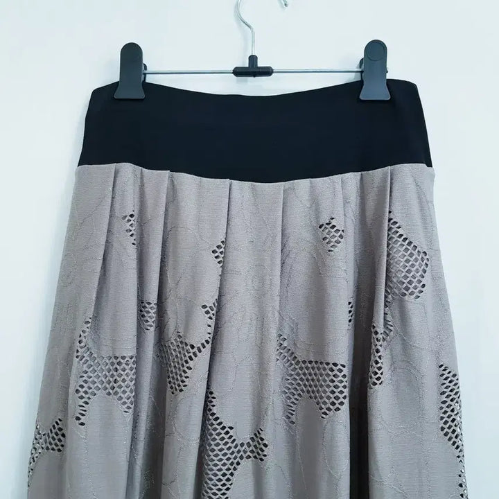 [SOLD OUT] 빈티지 밴딩 펀칭 주름 스판 롱 스커트 여L Q394