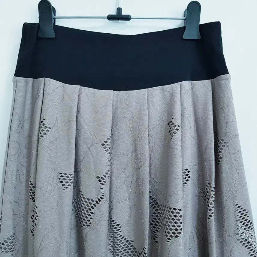 [SOLD OUT] 빈티지 밴딩 펀칭 주름 스판 롱 스커트 여L Q394