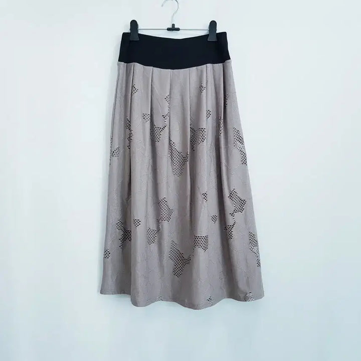 [SOLD OUT] 빈티지 밴딩 펀칭 주름 스판 롱 스커트 여L Q394