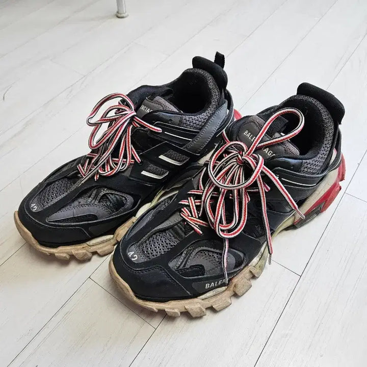 [BUNJANG] Balenciaga Triple S Black/Red Sneakers Size 42 / 발렌시아가 트리플s 블랙/레드 42사이즈