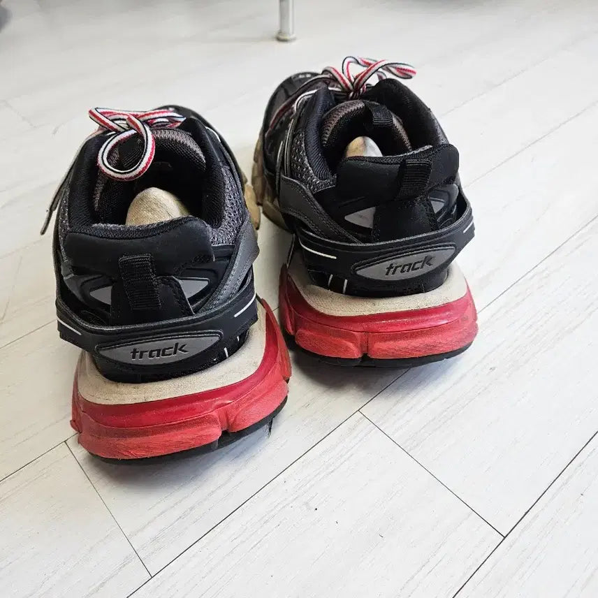 [BUNJANG] Balenciaga Triple S Black/Red Sneakers Size 42 / 발렌시아가 트리플s 블랙/레드 42사이즈