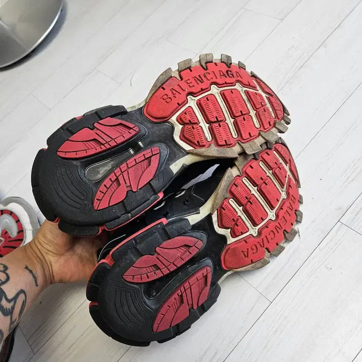[BUNJANG] Balenciaga Triple S Black/Red Sneakers Size 42 / 발렌시아가 트리플s 블랙/레드 42사이즈