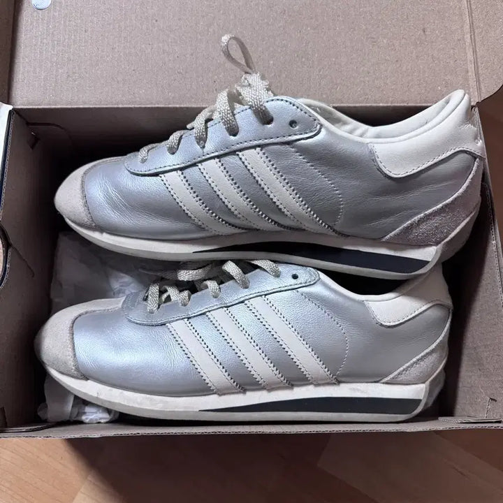 [BUNJANG] Adidas Country II Silver Cream Sneakers / 아디다스 컨트리 II 실버크림 235