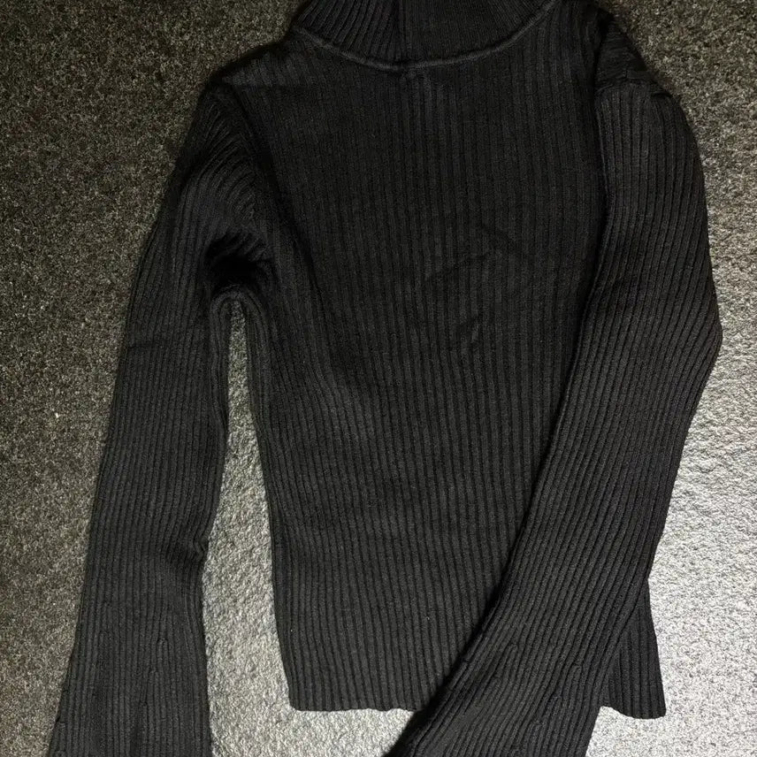 [BUNJANG] Black Ribbed Knit Top / 블랙 골지 반목 니트