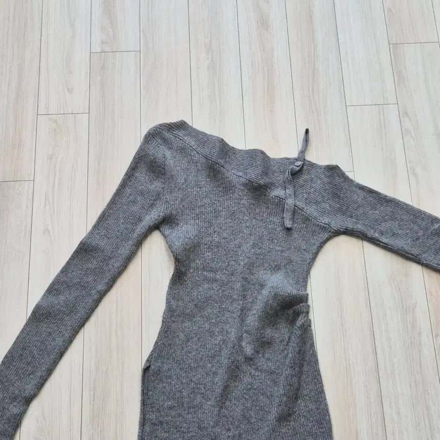 [BUNJANG] Unpal Off-Shoulder Ribbed Long Sleeve Knit Sweater / 언팔 어깨끈 오프숄더 골지 긴팔 니트 그레이