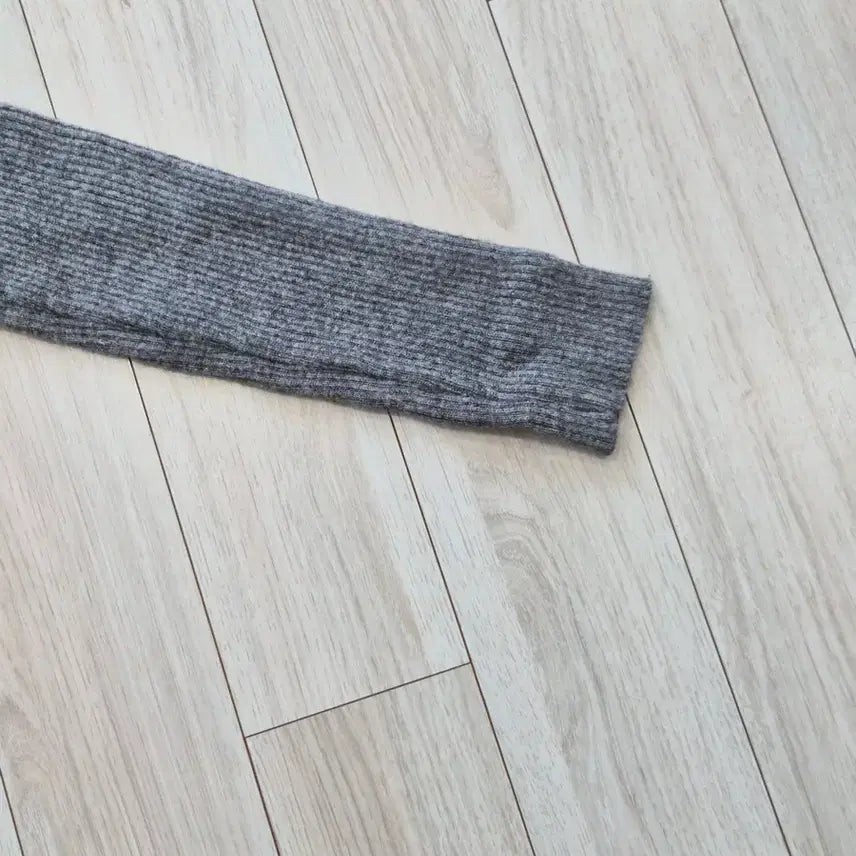 [BUNJANG] Unpal Off-Shoulder Ribbed Long Sleeve Knit Sweater / 언팔 어깨끈 오프숄더 골지 긴팔 니트 그레이