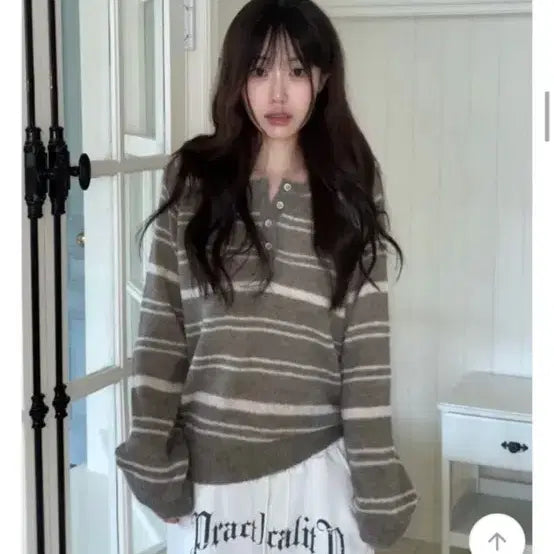 [BUNJANG] Avely Vintage Striped Long Sleeve Button Wool Top / 에이블리 보통의날 빈티지 배색 스트라이프 여리핏 루즈핏 롱슬리브 버튼 울