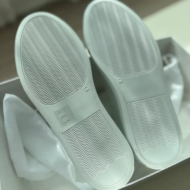[BUNJANG] Common Projects Achilles Low White Sneakers / 커먼프로젝트 오리지날 아킬레스 로우 화이트 36W