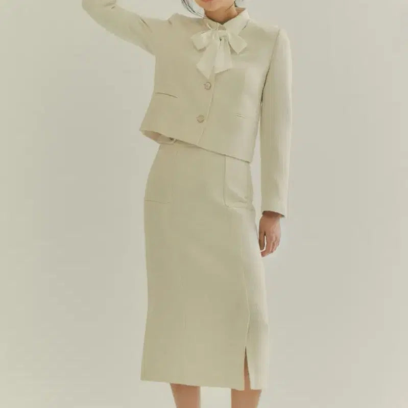 [SOLD OUT] 로엠 스퀘어넥 트위드 크롭 자켓 M (아이보리) 판매합니다.