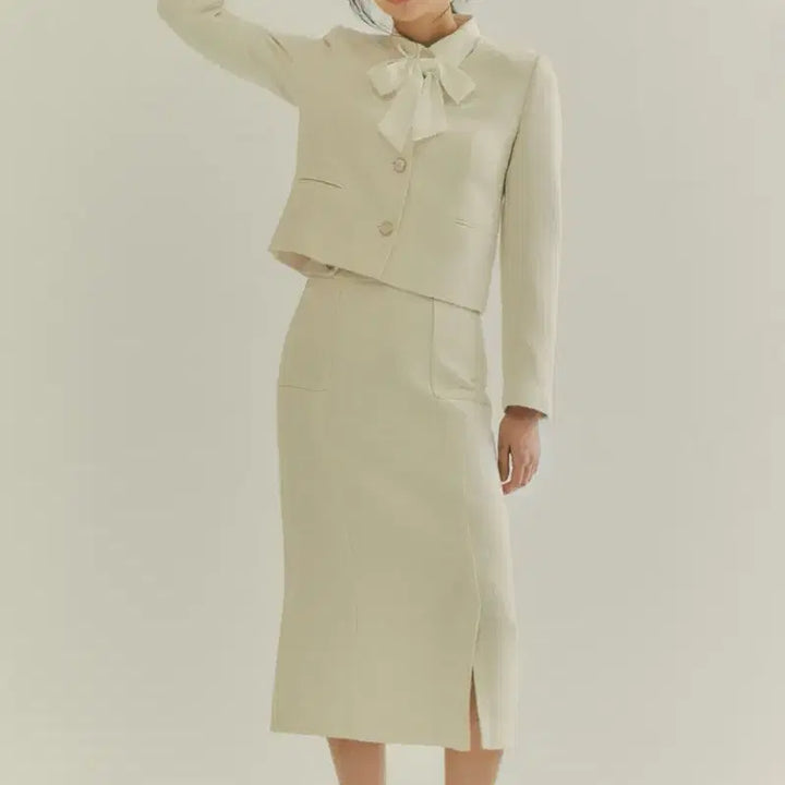 [SOLD OUT] 로엠 스퀘어넥 트위드 크롭 자켓 M (아이보리) 판매합니다.