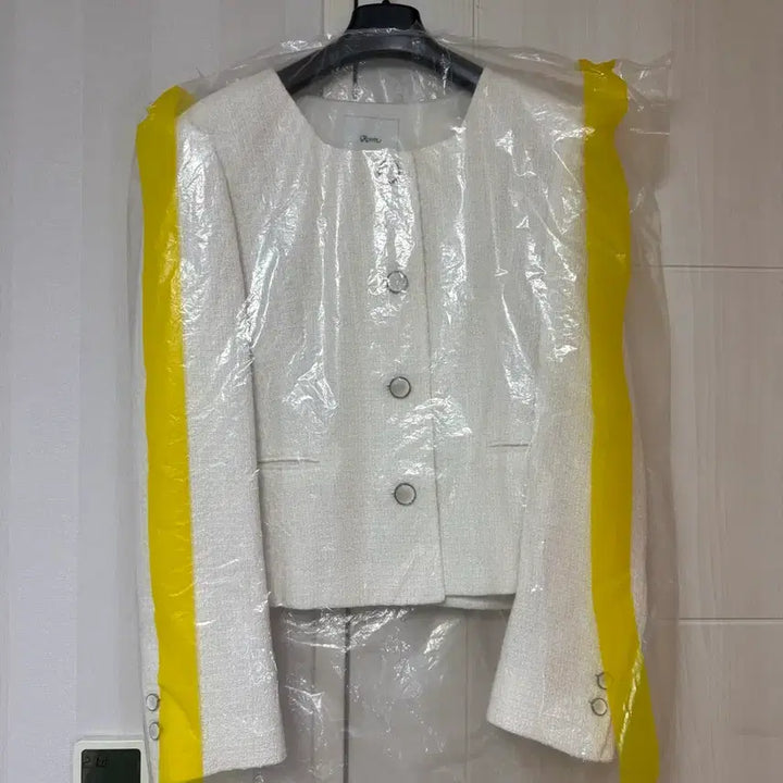 [SOLD OUT] 로엠 스퀘어넥 트위드 크롭 자켓 M (아이보리) 판매합니다.