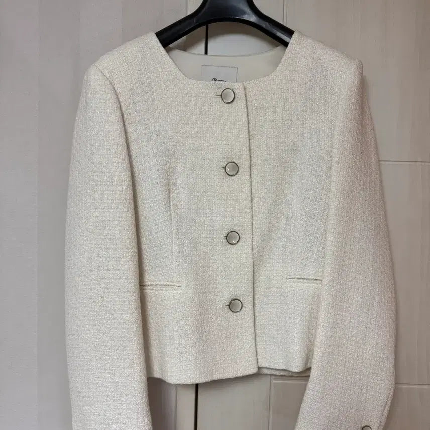 [SOLD OUT] 로엠 스퀘어넥 트위드 크롭 자켓 M (아이보리) 판매합니다.