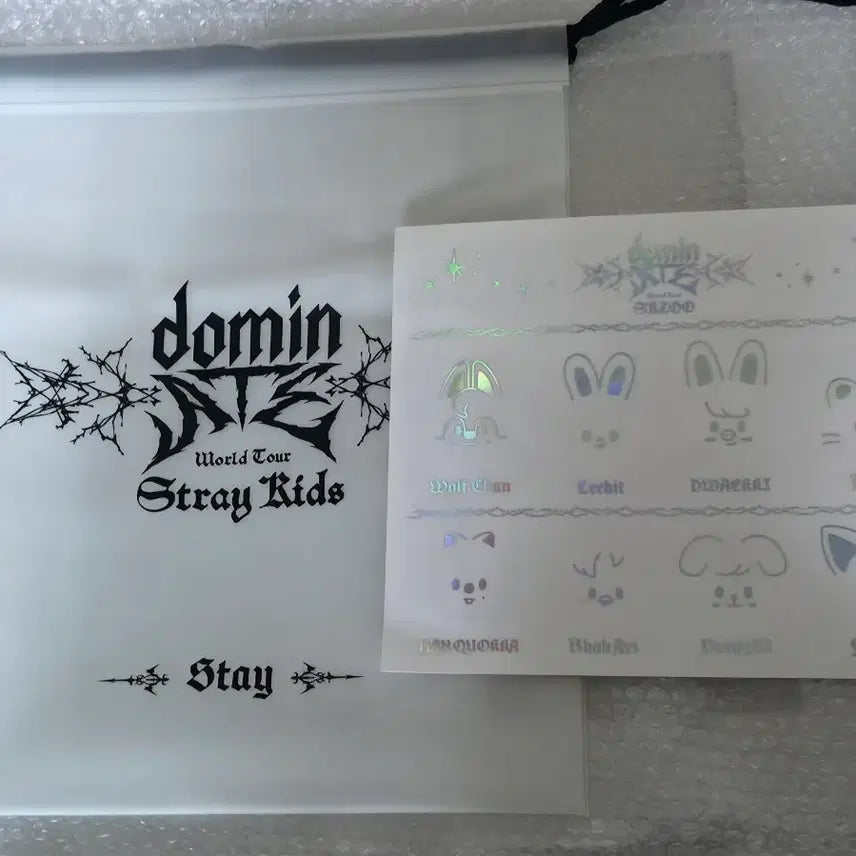 [SOLD OUT] 스트레이키즈 도미네이트 서울 스테이존 기프트(파우치+스티커)