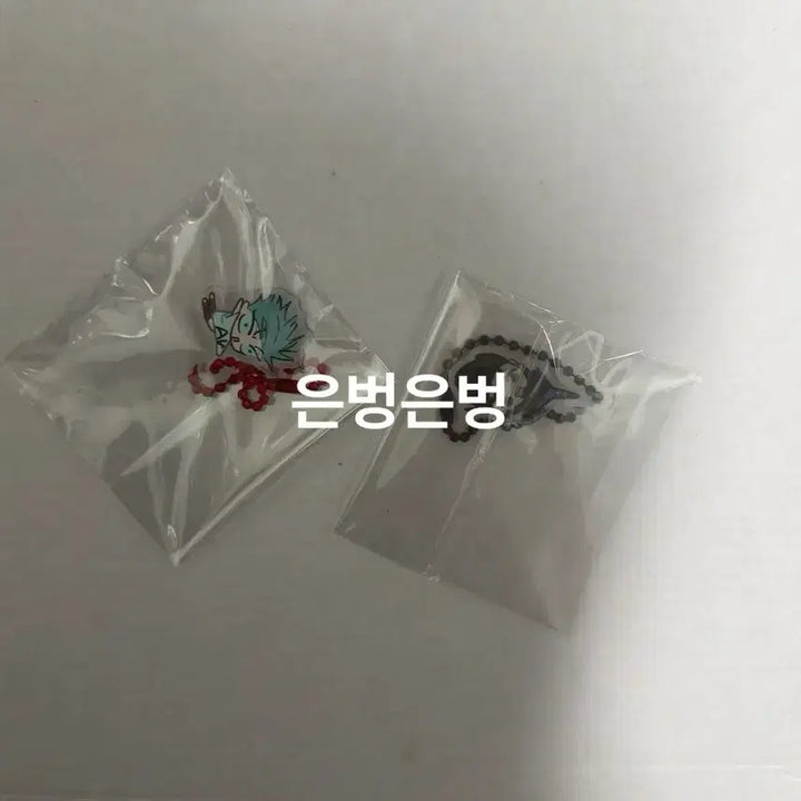 [BUNJANG] Ivan Till Merchandise Bundle Set (Acrylic Charm, Photocard, Student Sticker) / 이반틸 굿즈 일괄판매 (대롱대롱아크릴,포카,학생스티커)