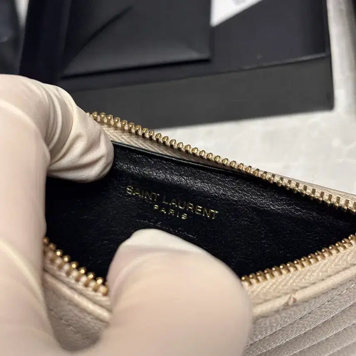 [BUNJANG] Yves Saint Laurent Monogram Calfskin Card Wallet / [정품] 입생로랑 모노그램 카프스킨 카드지갑