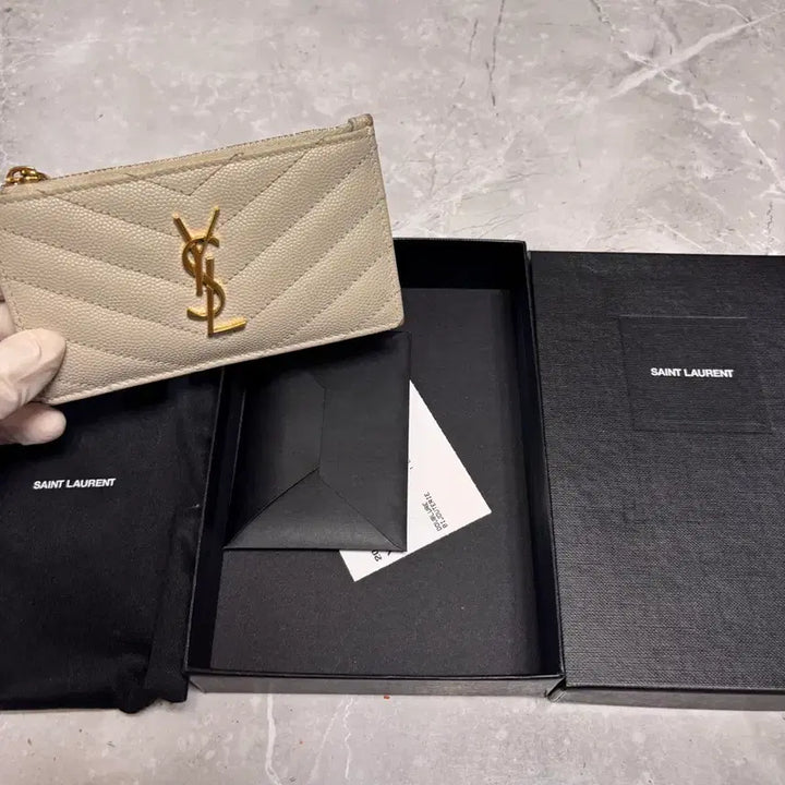 [BUNJANG] Yves Saint Laurent Monogram Calfskin Card Wallet / [정품] 입생로랑 모노그램 카프스킨 카드지갑